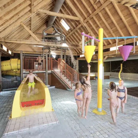 Waterpret bij overdekte waterspeeltuin